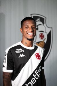 Vasco anuncia contratação de Tchê Tchê