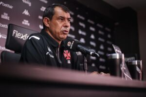 Carille enaltece classificação do Vasco, mas afirma busca melhorias