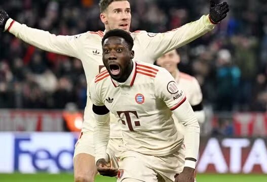 Davies brilha, Bayern empata e avança na Champions