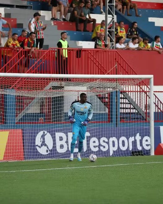 Goleiro Caíque, do Criciúma, afirma ter sofrido racismo em jogo do estadual