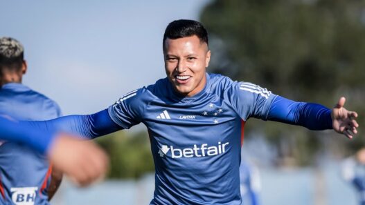 Dia do fico no Cruzeiro de lateral importante