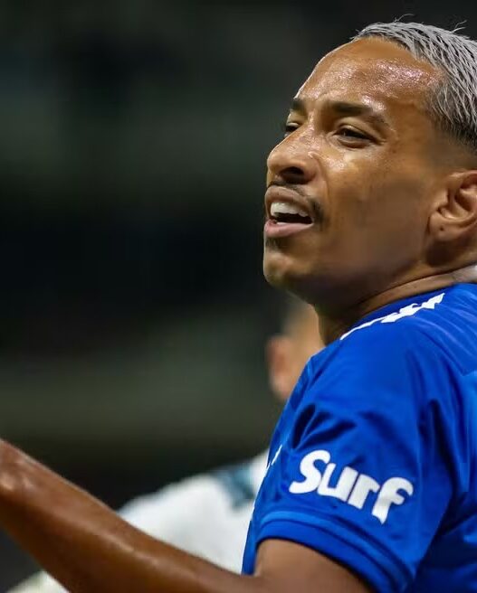 Altos e baixos no Cruzeiro, Matheus não quer sair para outro clube do Brasil