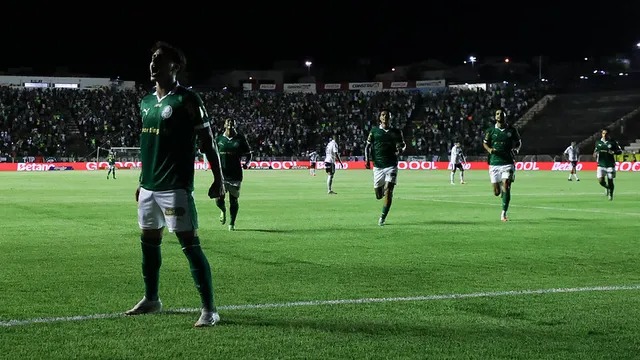 Palmeiras vence e sonha com classificação