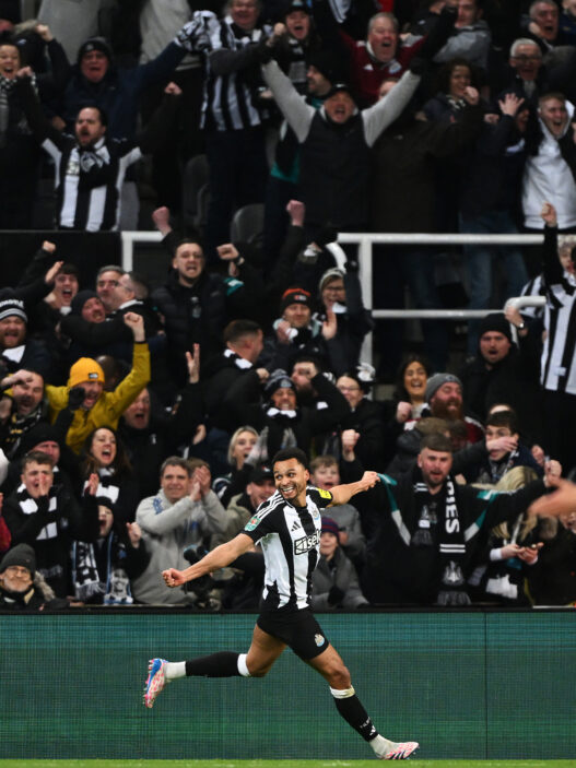 Newcastle detona o Arsenal e garante vaga na final da Copa da Liga Inglesa