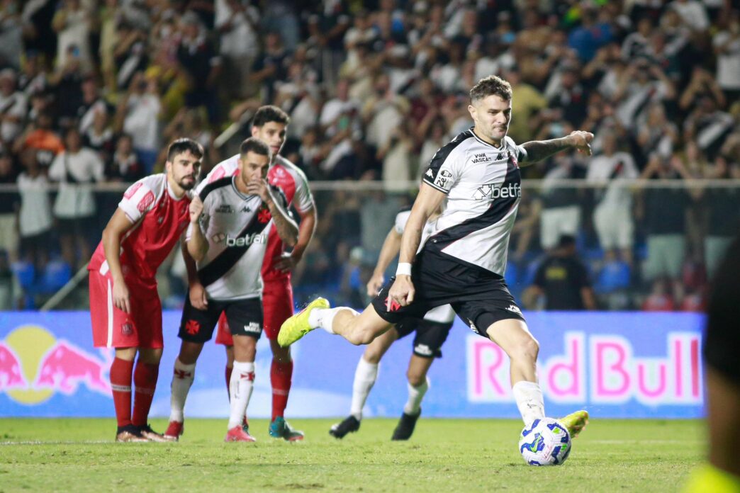 Sem sustos, Vasco vence e avança na Copa do Brasil