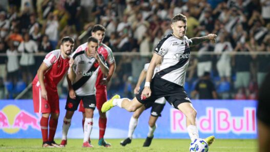 Sem sustos, Vasco vence e avança na Copa do Brasil