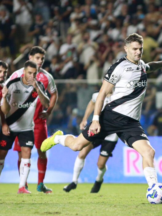 Sem sustos, Vasco vence e avança na Copa do Brasil