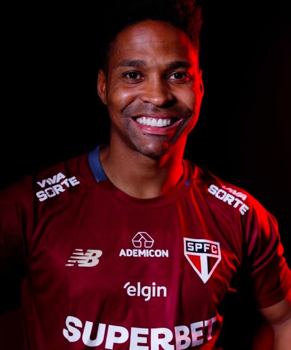 São Paulo anuncia chegada do lateral Wendel