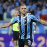 Grêmio ultrapassa limite de estrangeiros e pode ter que fazer rodízio no elenco