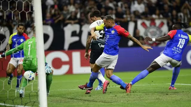 Yuri Alberto decide, e Corinthians avança na Libertadores