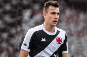 Milan monitora Lucas Piton e pode fazer investida pelo lateral do Vasco; afirma site europeu