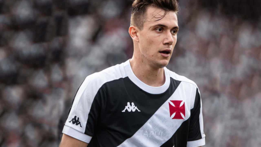 Milan monitora Lucas Piton e pode fazer investida pelo lateral do Vasco; afirma site europeu