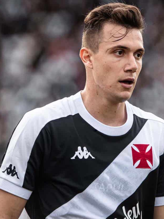 Milan monitora Lucas Piton e pode fazer investida pelo lateral do Vasco; afirma site europeu