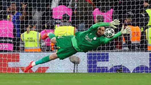 Donnarumma e Dembélé brilham, PSG vence e elimina o Liverpool na Champions