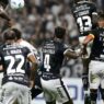 Corinthians vence, mas está eliminado da Libertadores