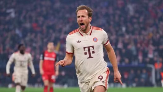 Dia de Kane, craque faz dois, Bayern vence e abre vantagem