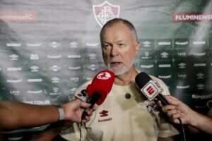 Mano Menezes mantém esperança no título e revida provocação de Copa do Brasil: ‘Tenho três’