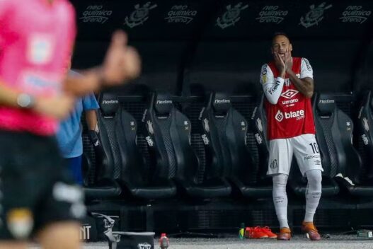 Neymar é alvo da imprensa e de influenciador após não jogar pelo Santos