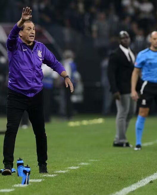 Ramón Díaz enaltece Corinthians após eliminação e mira título estadual