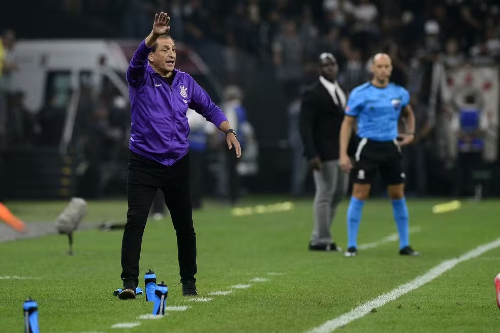 Ramón Díaz enaltece Corinthians após eliminação e mira título estadual