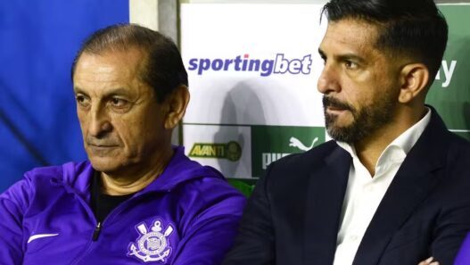 Emiliano Díaz elogia Abel Ferreira e enaltece vantagem do Corinthians