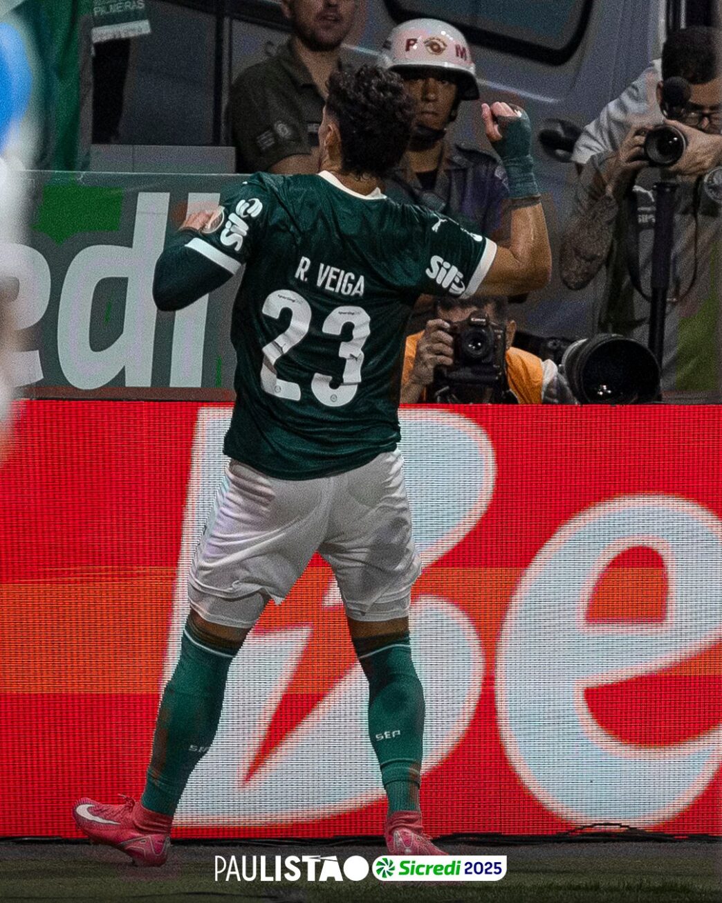 Veiga decide, Palmeiras elimina o São Paulo e enfrenta Corinthians nas finais