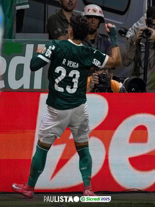 Veiga decide, Palmeiras elimina o São Paulo e enfrenta Corinthians nas finais