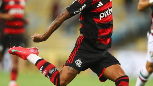 Flamengo vence o Fluminense e abre vantagem na final estadual