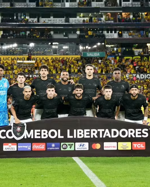 Clima tenso no vestiário: jogadores do Corinthians discutem em derrota para o Barcelona-EQU