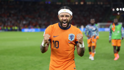 Memphis Depay retorna à seleção holandesa