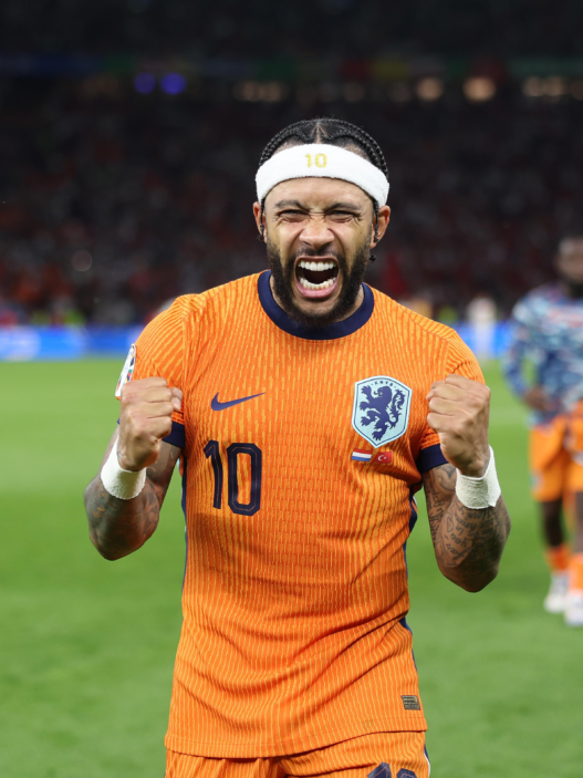 Memphis Depay retorna à seleção holandesa