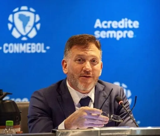 Presidente da Conmebol se desculpa após fala polêmica com analogia envolvendo macaco; clubes uruguaios acusam xenofobia no Brasil