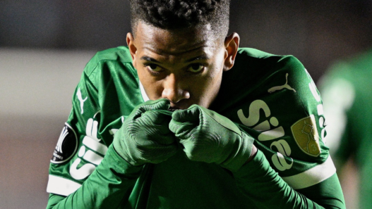 Estêvão brilha no aniversário de 18 anos, marca na altitude e se aproxima da despedida do Palmeiras