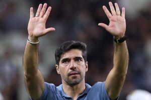 Mourinho elogia Abel Ferreira e cita longevidade no Palmeiras