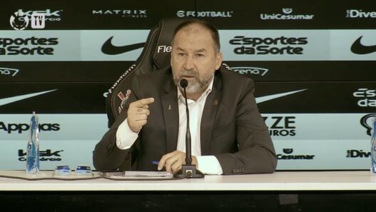 Presidente do Corinthians reconhece derrota antes de impeachment