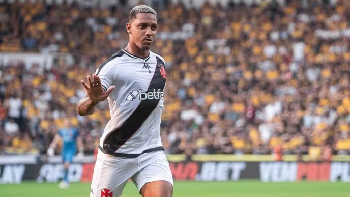 David mantém recuperação no Vasco; veja o que faz o atacante