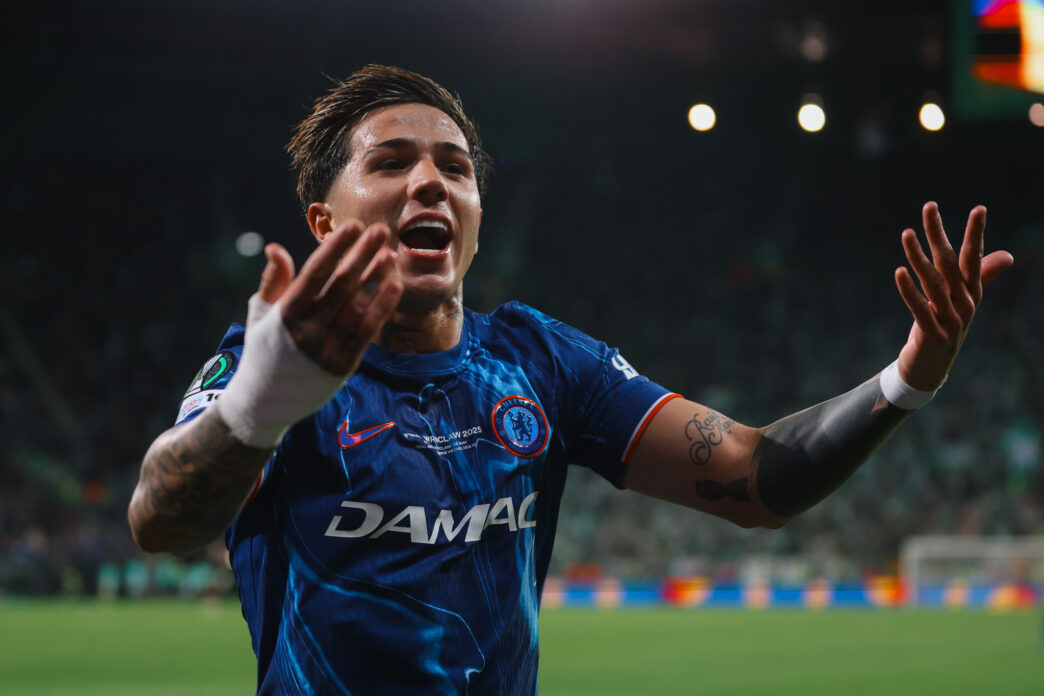 Palmer brilha, Chelsea goleia o Betis e conquista a Conference League