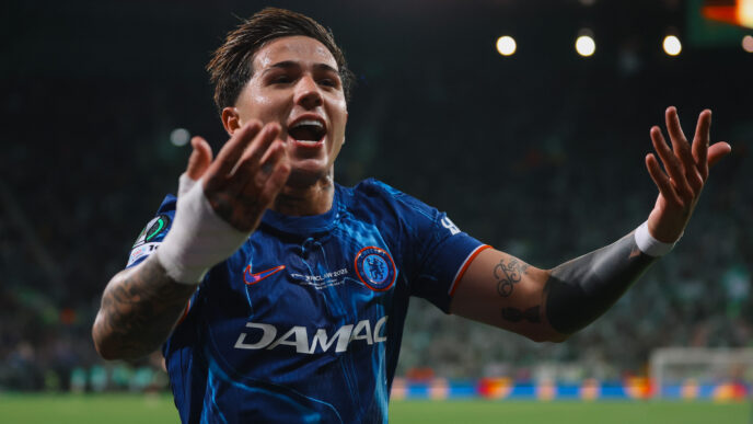 Palmer brilha, Chelsea goleia o Betis e conquista a Conference League