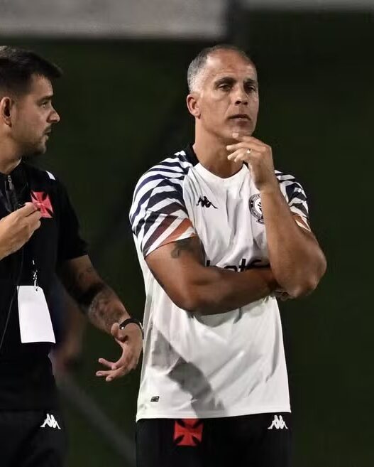 Após goleada, Felipe pede desculpas ao torcedor do Vasco