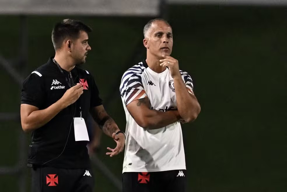 Após goleada, Felipe pede desculpas ao torcedor do Vasco