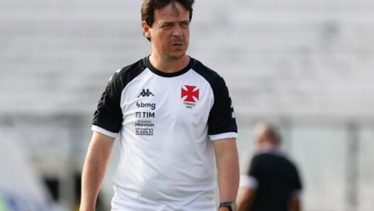 Da admiração à prática: Pedrinho realiza desejo em ter Fernando Diniz no Vasco