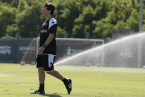 Diniz não venceu o São Paulo no Morumbis; veja números