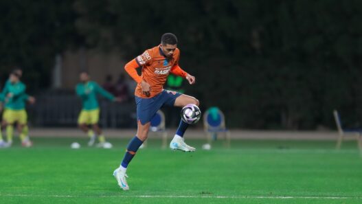 Gabriel Vareta encara desafio contra ataque estrelado do Al-Ittihad neste domingo