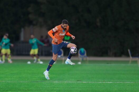 Gabriel Vareta encara desafio contra ataque estrelado do Al-Ittihad neste domingo