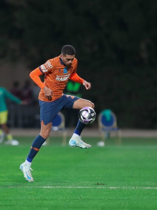 Gabriel Vareta encara desafio contra ataque estrelado do Al-Ittihad neste domingo