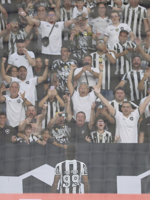 Estafe se anima em proposta da Inglaterra por Igor Jesus, do Botafogo; veja valores