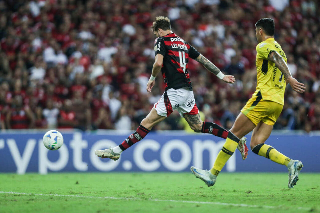 Flamengo vence e avança, Palmeiras goleia e passa 100% na Libertadores