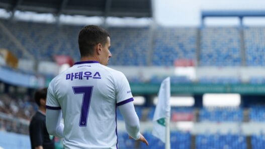 Matheus Oliveira completa 50 jogos pelo Anyang e celebra boa fase na Coreia