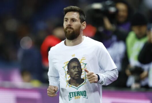 Messi é eleito o melhor jogador da história na frente de Pelé, segundo IFFHS