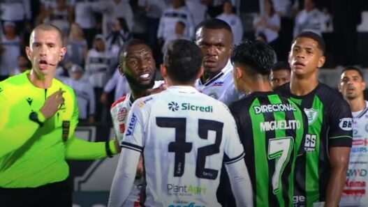 Miguelito, do América-MG, está preso por acusação de racismo